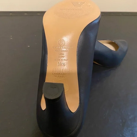 Vallaverde Chic Navy Blue Women’s Leather Heels w/ Letter V on Heel, Sz 8-1/2. - Picture 10 of 14